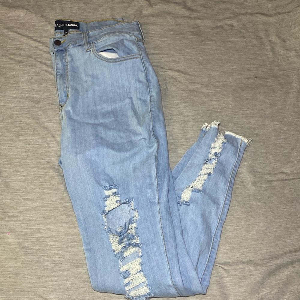 Distressed skinny jeans